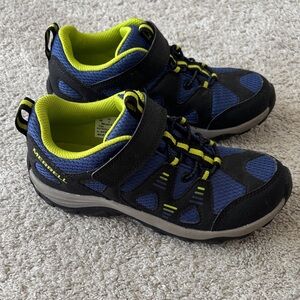 Like New Boys Merrell Sneakers
